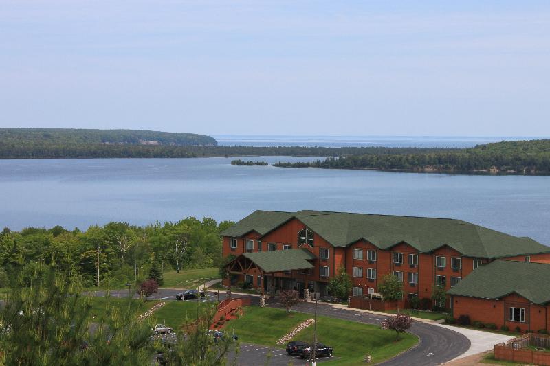Holiday Inn Express Munising-Lakeview, An Ihg Hotel Exterior foto